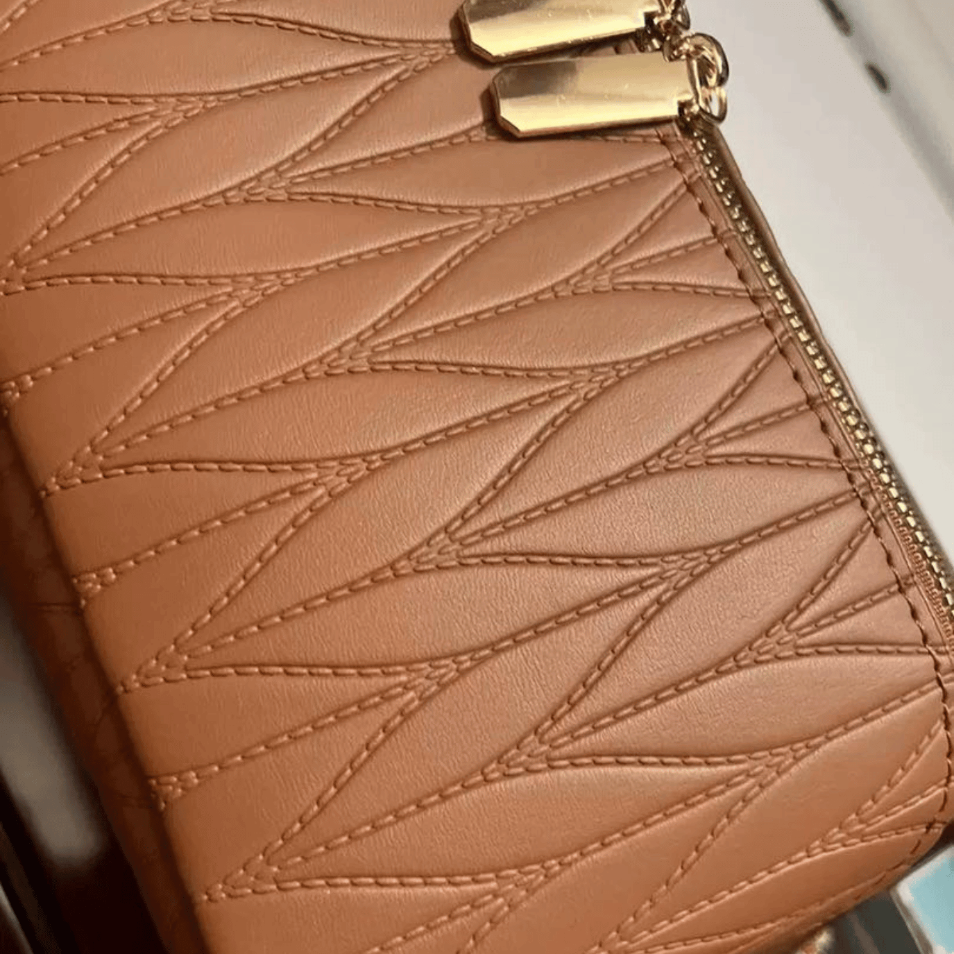Limited Edition - Luxe Essential Makeup Bag