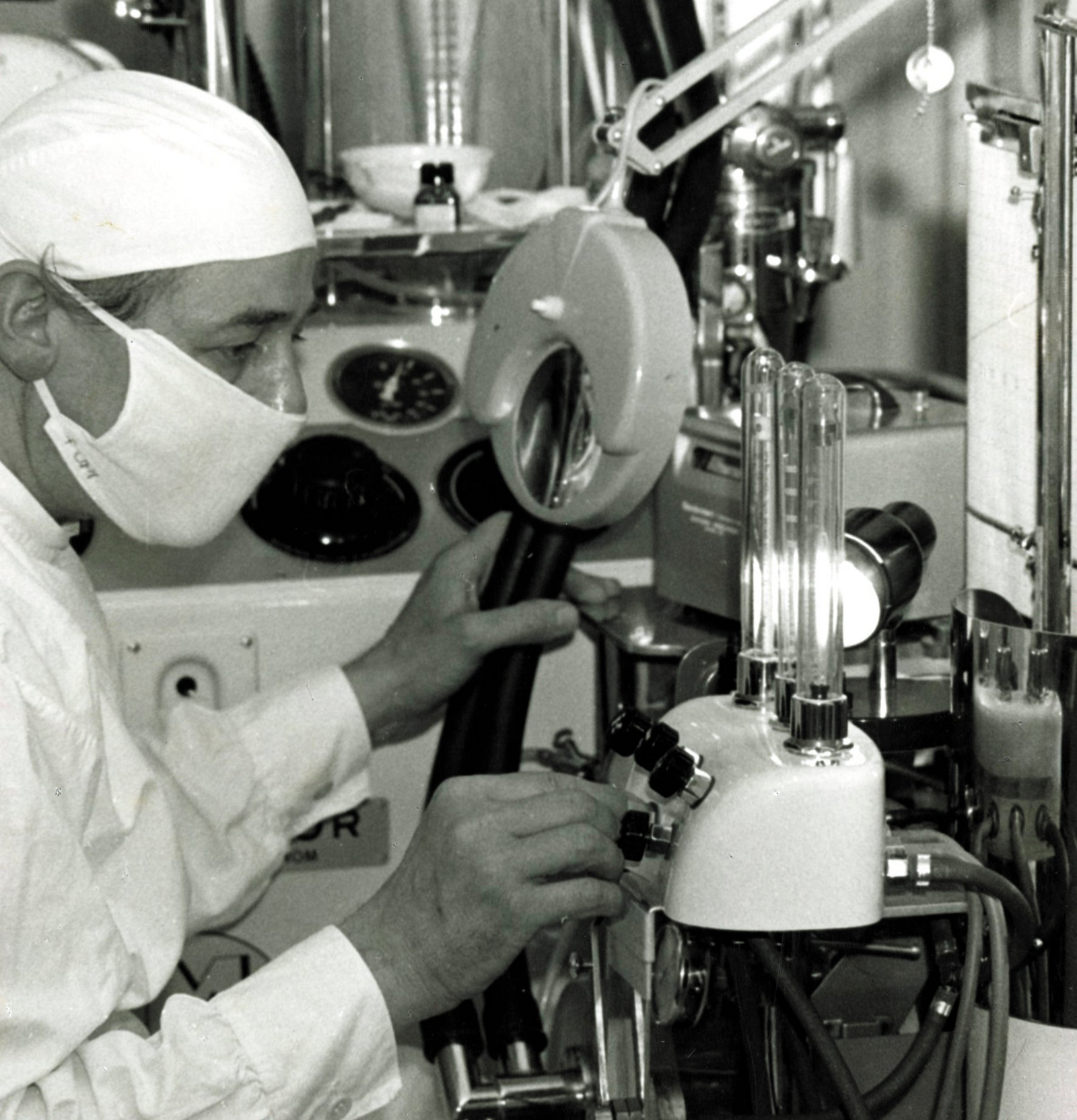Over 40 years ago, Dr. Herzog discovered a formula to stabilize oxygen in skincare cream, boosting collagen and elastin production to renew, tighten, plump, and strengthen aging skin.